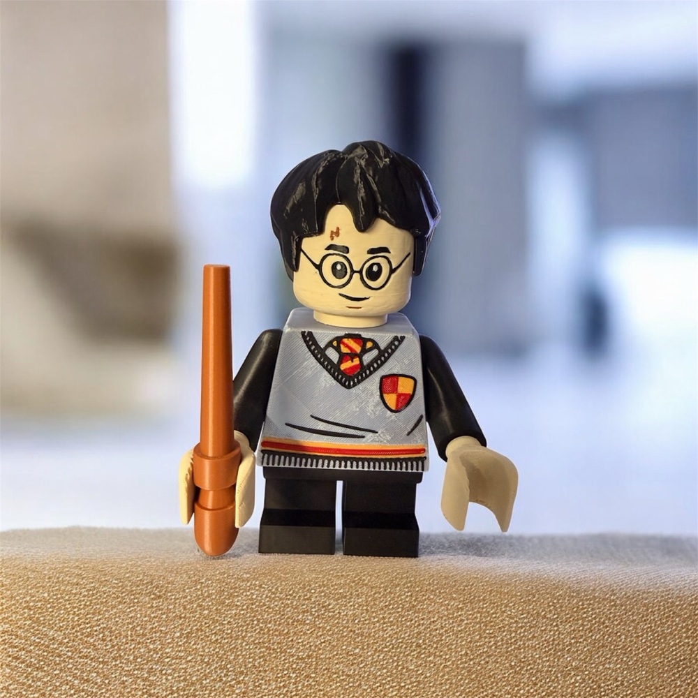 Harry Potter Minifigure with Wand - Black Hair, Light Flesh
